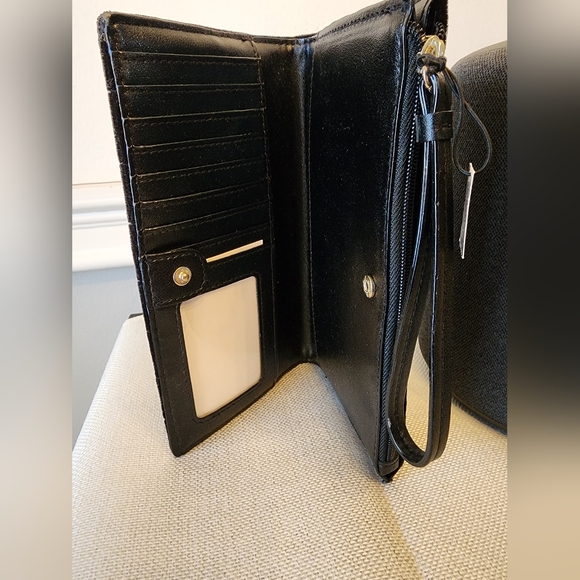 Ladies Victoria Secret Wallet - Picture 3 of 3